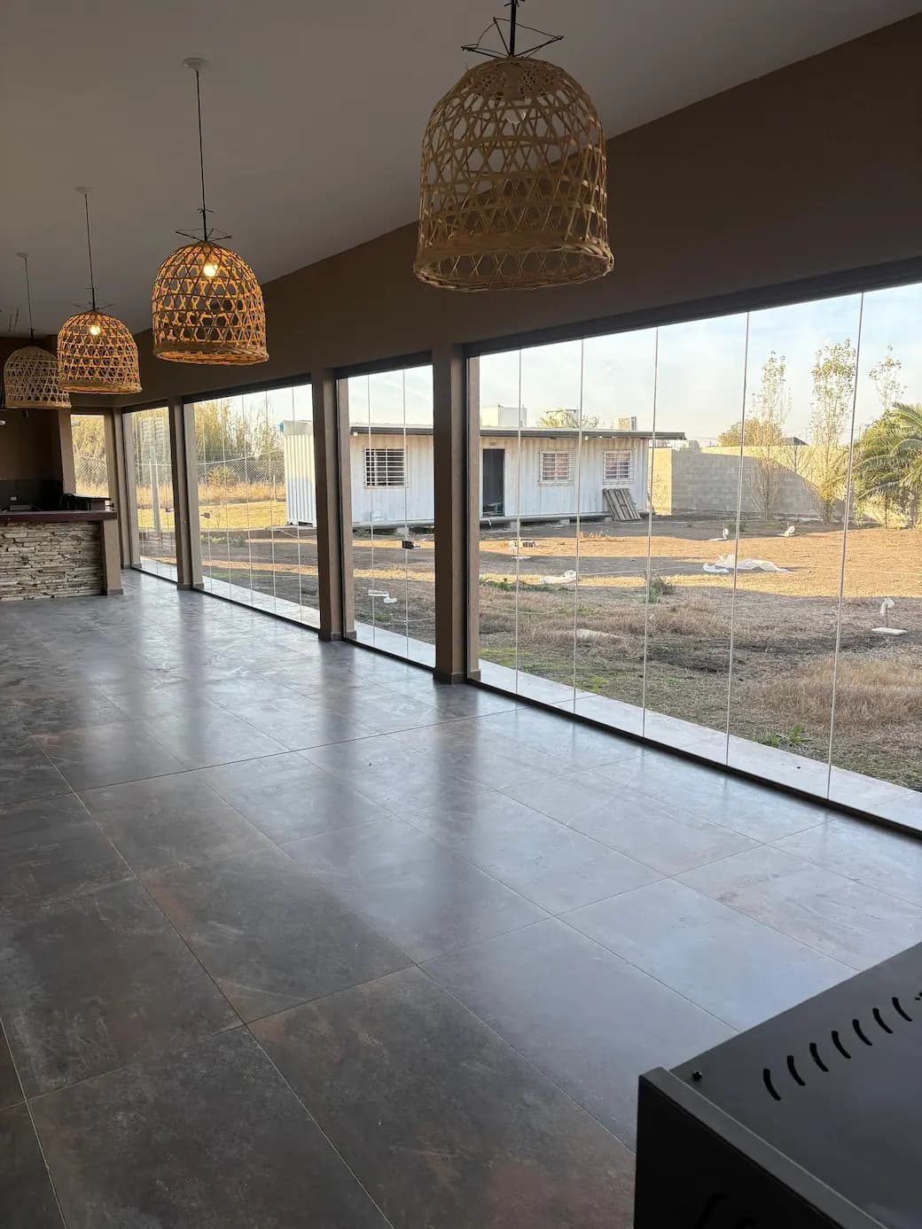 Cerramiento de galería con vidrio templado en Miramar — Sistema Vito